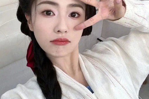 内娱1天4大瓜！顶流恋情、深夜泡酒吧、全身整容一个比一个离谱